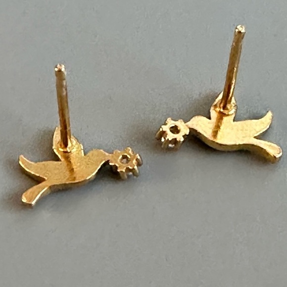 14k Gold Vermeil Tiny Bird Studs - Picture 5 of 15